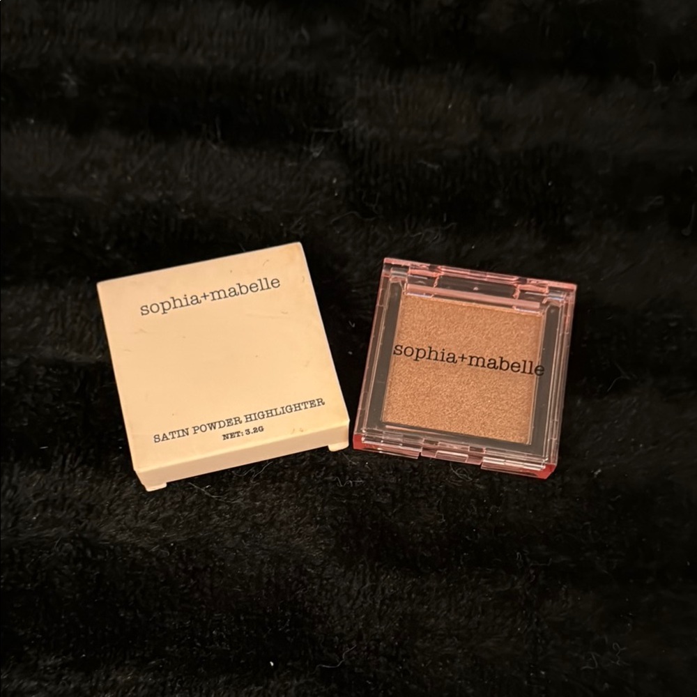 Sophia + Mabelle Satin Powder Highlighter